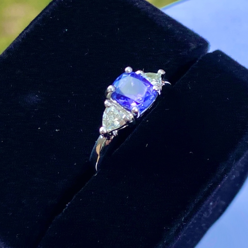 Tanzanite & Diamond Ring